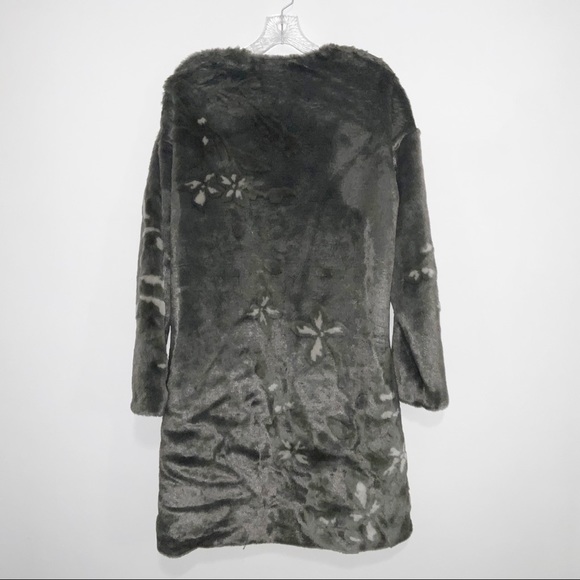 faux fur coat - Picture 9 of 10